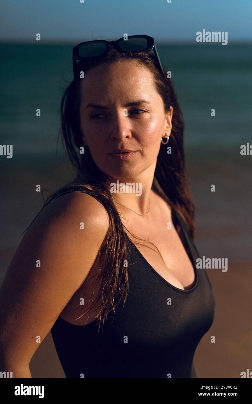 Une Jolie Femme En Maillot De Bain Banque De Photographies Et D images 
