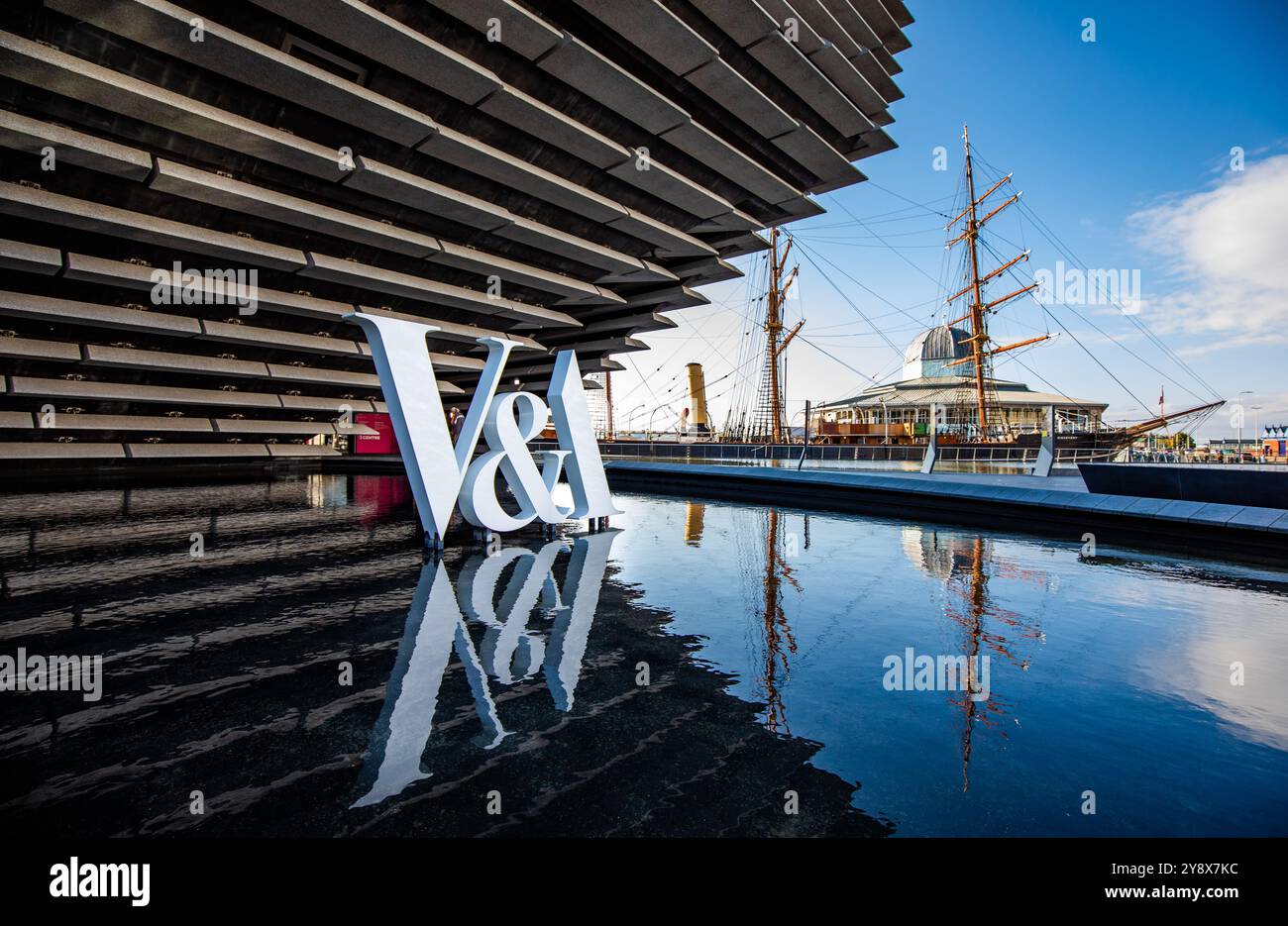 Dundee City, Écosse. Le Victoria and Albert Museum et le navire RRS Discovery au bord de l'eau Banque D'Images