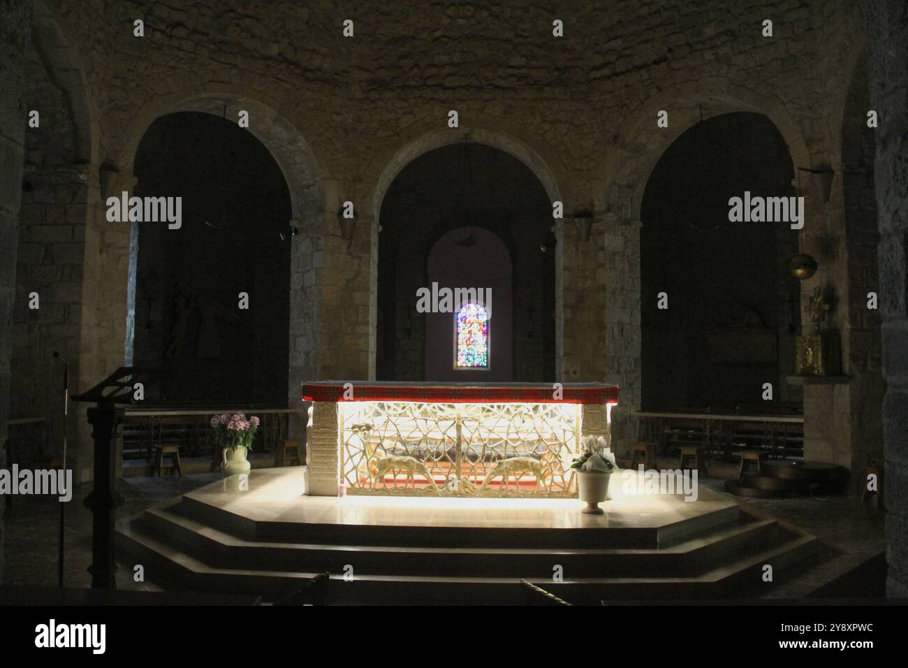 Cathédrale de Montefiascone, Montefiascone, Italie. L'autel à l'intérieur de la crypte de Sainte Lucie Filippini. Banque D'Images