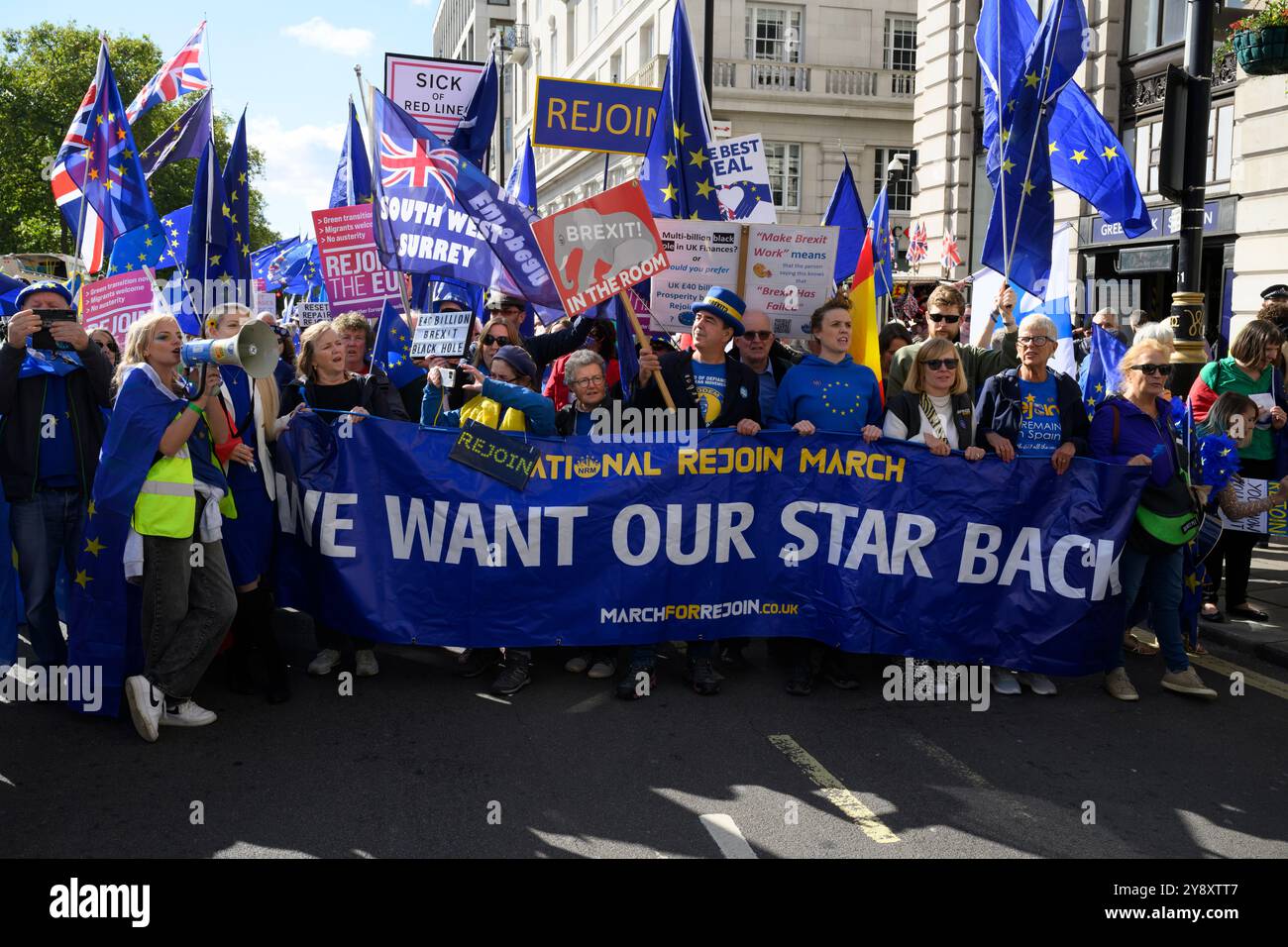 La marche nationale Rejoin (Europe) est une manifestation anti-Brexit, la marche a commencé à Park Lane et s'est terminée par un rassemblement sur la place du Parlement. Piccadilly, Banque D'Images