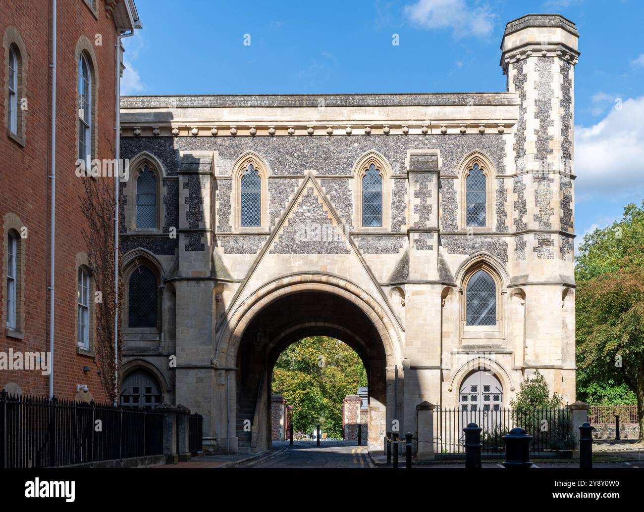 The Abbey Gateway, entrée historique de Reading Abbey à Reading, Berkshire, Angleterre, Royaume-Uni, un bâtiment classé grade I. Banque D'Images