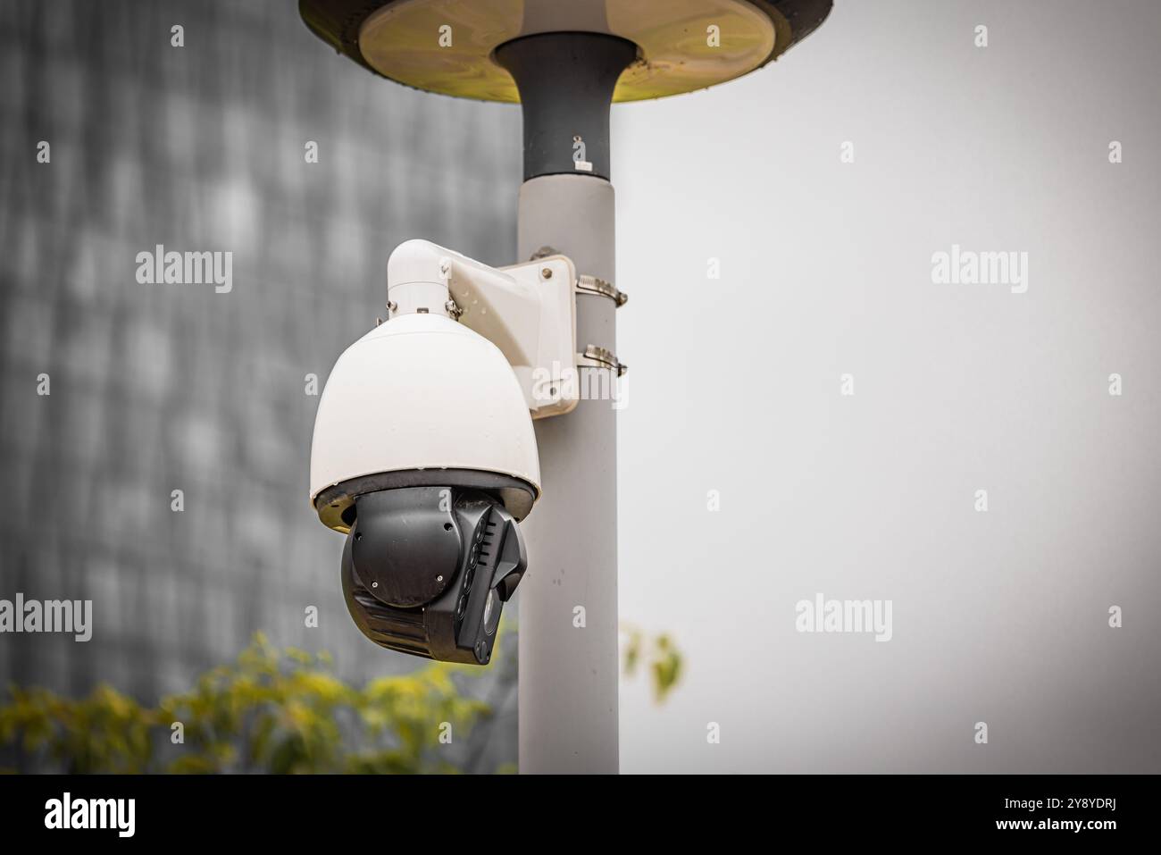 Caméras de surveillance dans la rue de la ville Banque D'Images