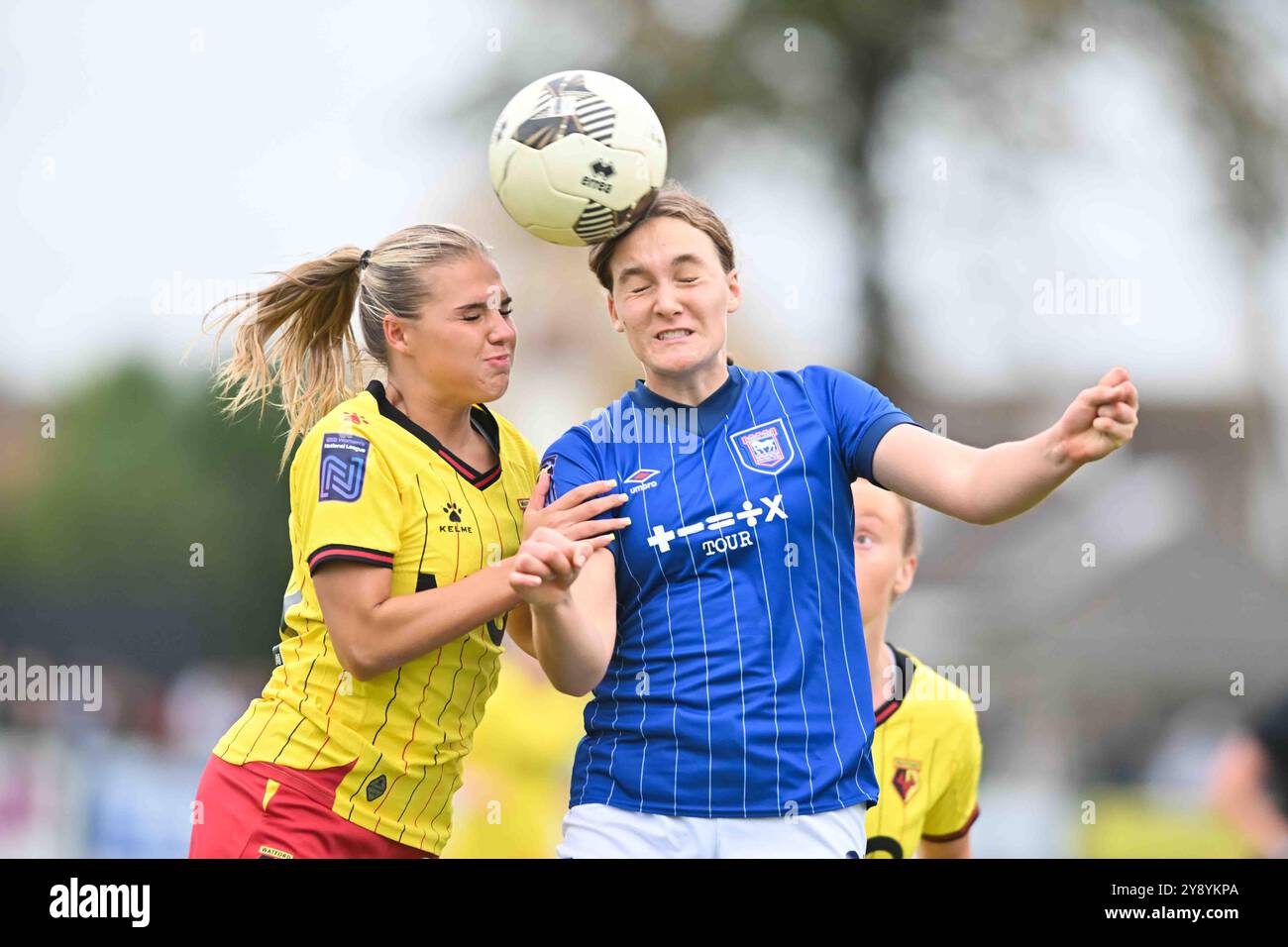 Megan Wear (20 Ipswich) a été défié par Jessie Gale (24 Watford) lors de la première division de la FA Women's premier League entre Ipswich Town Women et Watford Women à Dellwood Road, Felixstowe le dimanche 6 octobre 2024. (Photo : Kevin Hodgson | mi News) crédit : MI News & Sport /Alamy Live News Banque D'Images