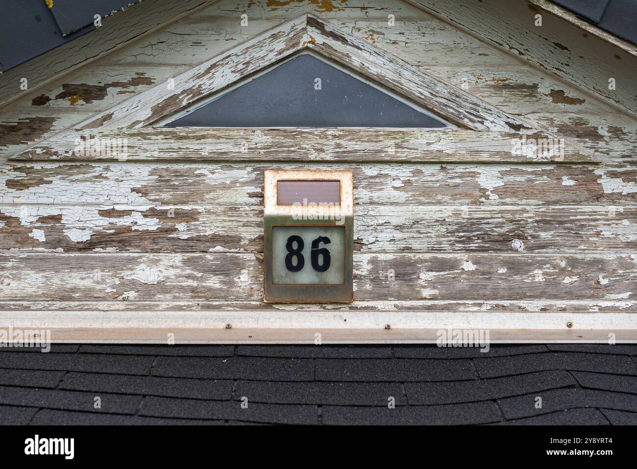 Numéro de rue sur le dessus d'une porte d'entrée, parcelle de jardin sur l'île de haute mer Heligoland, mer du Nord, Schleswig-Holstein, quartier Pinneberg, Allemagne Banque D'Images
