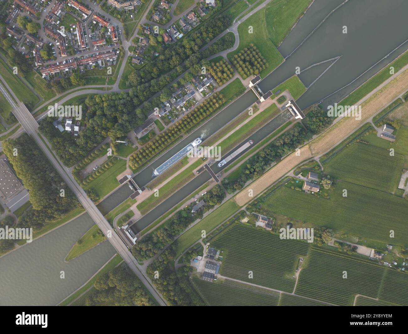 Prinses Irenesluizen, travaux d'eau, les écluses Prinses Irene dans le canal du Rhin d'Amsterdam. Banque D'Images
