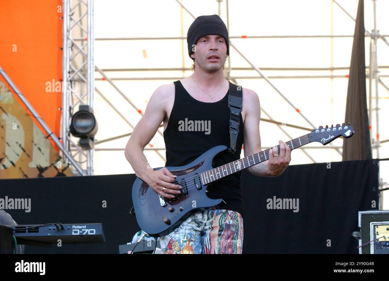 Imola Italie 15/06/2002:Sergio Vallín, guitariste du groupe de rock mexicain Maná, lors du concert au Heineken Jammin Festival 2002 Banque D'Images