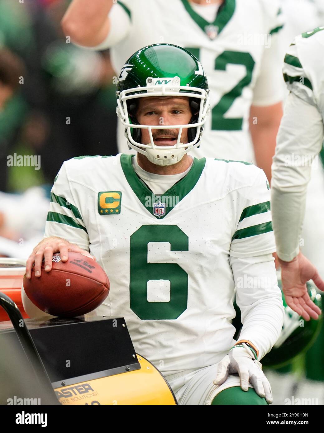 Tottenham Hotspur Stadium, Londres, Royaume-Uni. 6 octobre 2024. NFL UK Football, les jets de New York contre les Vikings du Minnesota ; Thomas Morstead (6 ans), punteur des jets de New York, est sur la touche Credit : action plus Sports/Alamy Live News Banque D'Images
