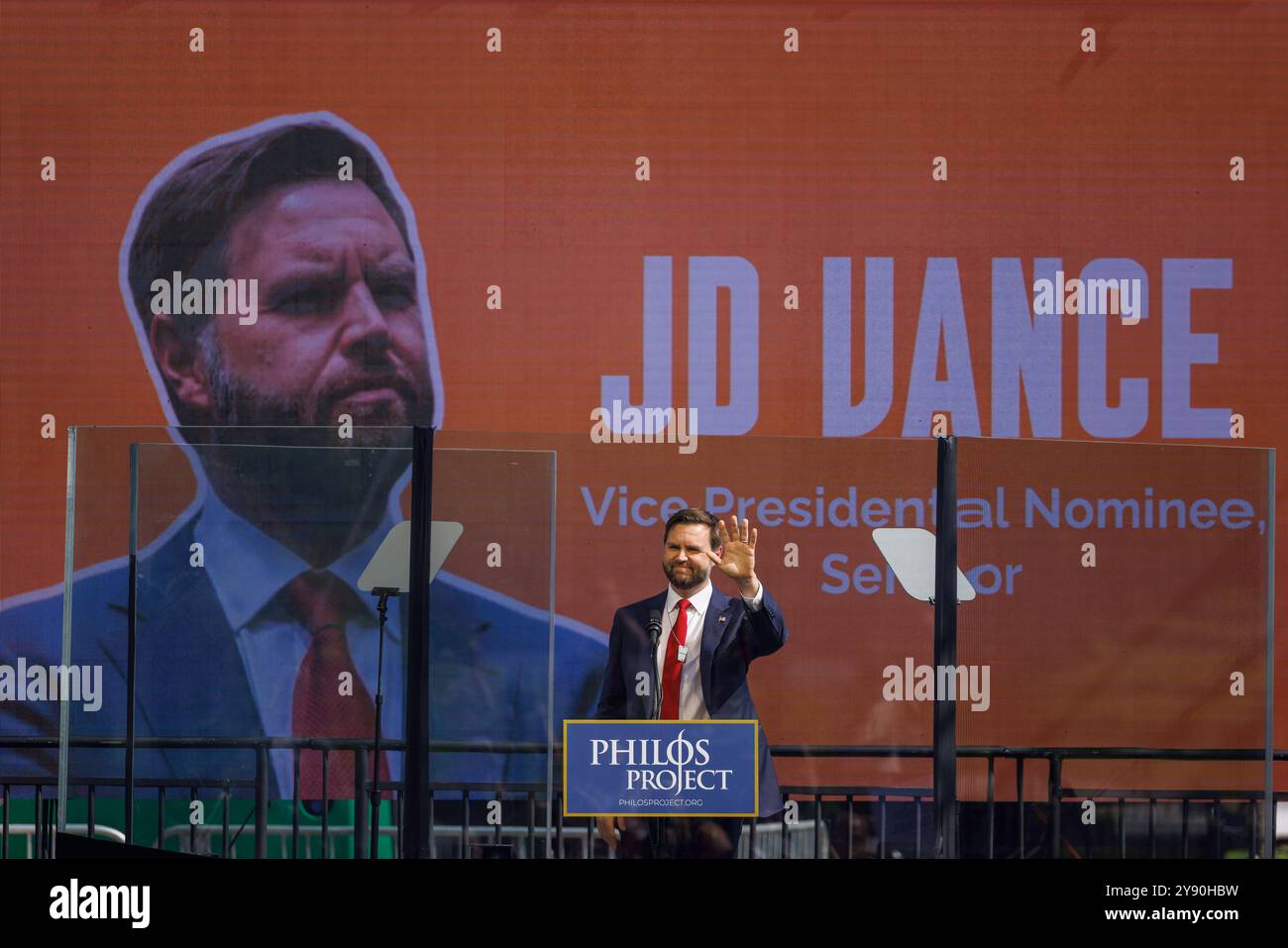 Washington DC, États-Unis. 07 octobre 2024. Le sénateur des États-Unis et candidat républicain à la vice-présidence J.D. Vance (républicain de l'Ohio) prononce des remarques lors d'un événement marquant le premier anniversaire de l'attaque menée par le Hamas le 7 octobre contre Israël, à Washington DC le lundi 7 octobre 2024. Crédit : Aaron Schwartz/CNP/MediaPunch crédit : MediaPunch Inc/Alamy Live News Banque D'Images