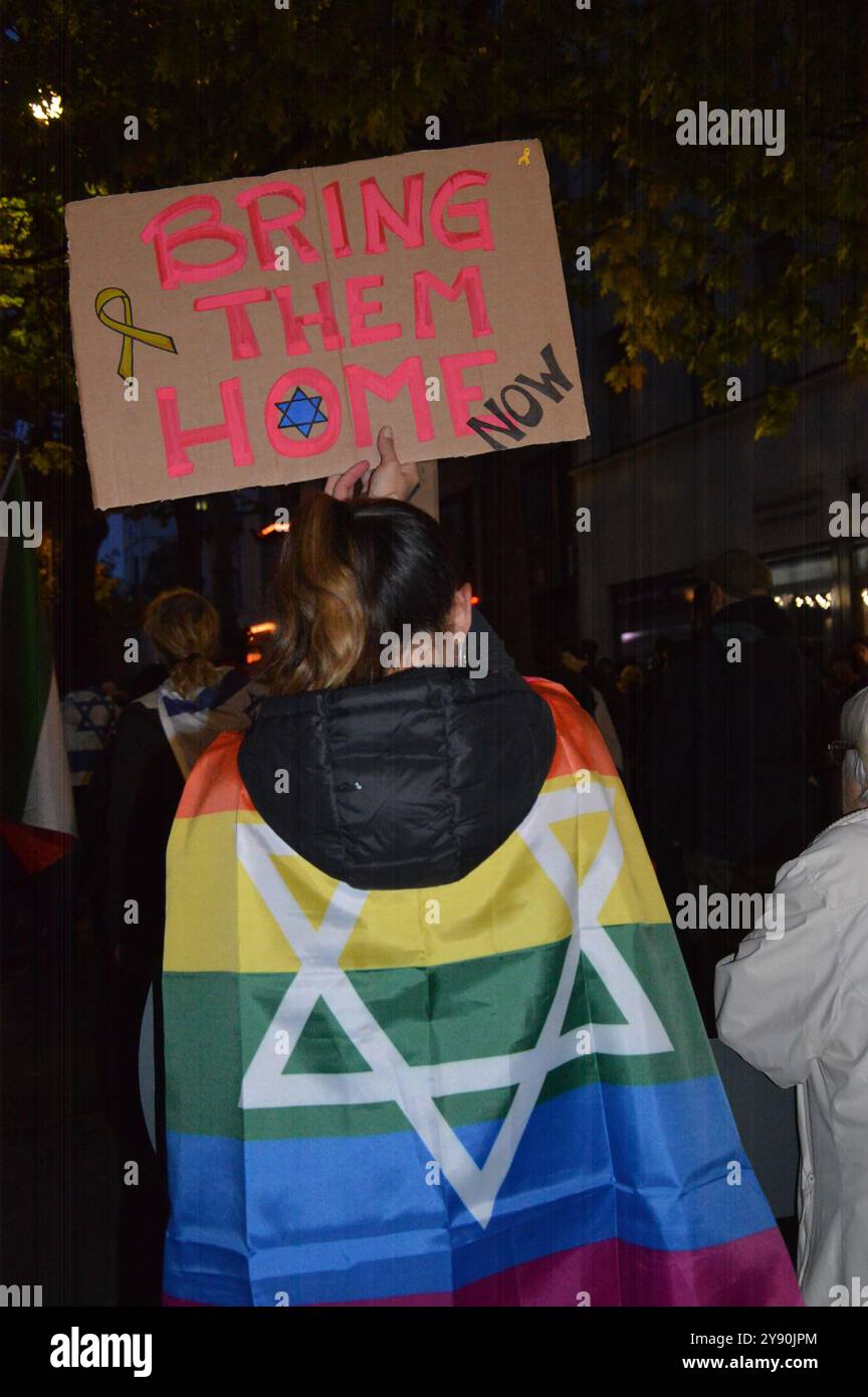 Berlin, Allemagne - 7 octobre 2024 - Berlin commémore à Fasanenstrasse devant la communauté juive qui célèbre l'anniversaire du massacre d'Israël par le Hamas. (Photo de Markku Rainer Peltonen) Banque D'Images