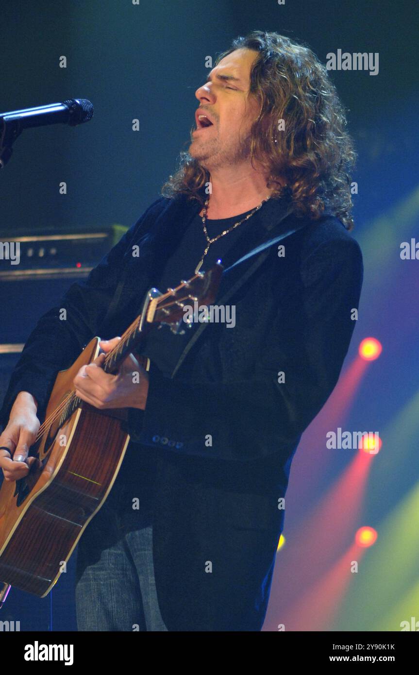 Milan Italie 26/2006 : Fernando Fher Olvera, chanteur du Maná, groupe de rock mexicain, lors de l’émission de télévision “CD Live“ Banque D'Images