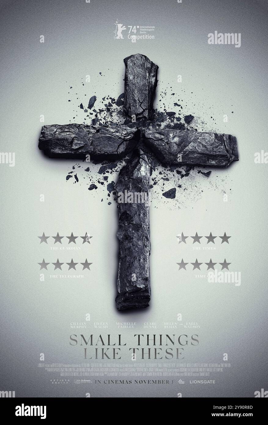 Small Things Like These (2024) réalisé par Tim Mielants avec Cillian Murphy, Emily Watson et Eileen Walsh. En 1985, le marchand de charbon Bill Furlong découvre des secrets inquiétants dans un couvent local, confronté à la complicité silencieuse de sa ville irlandaise. Affiche US Advance ***USAGE ÉDITORIAL SEULEMENT***. Crédit : BFA / Lionsgate Banque D'Images