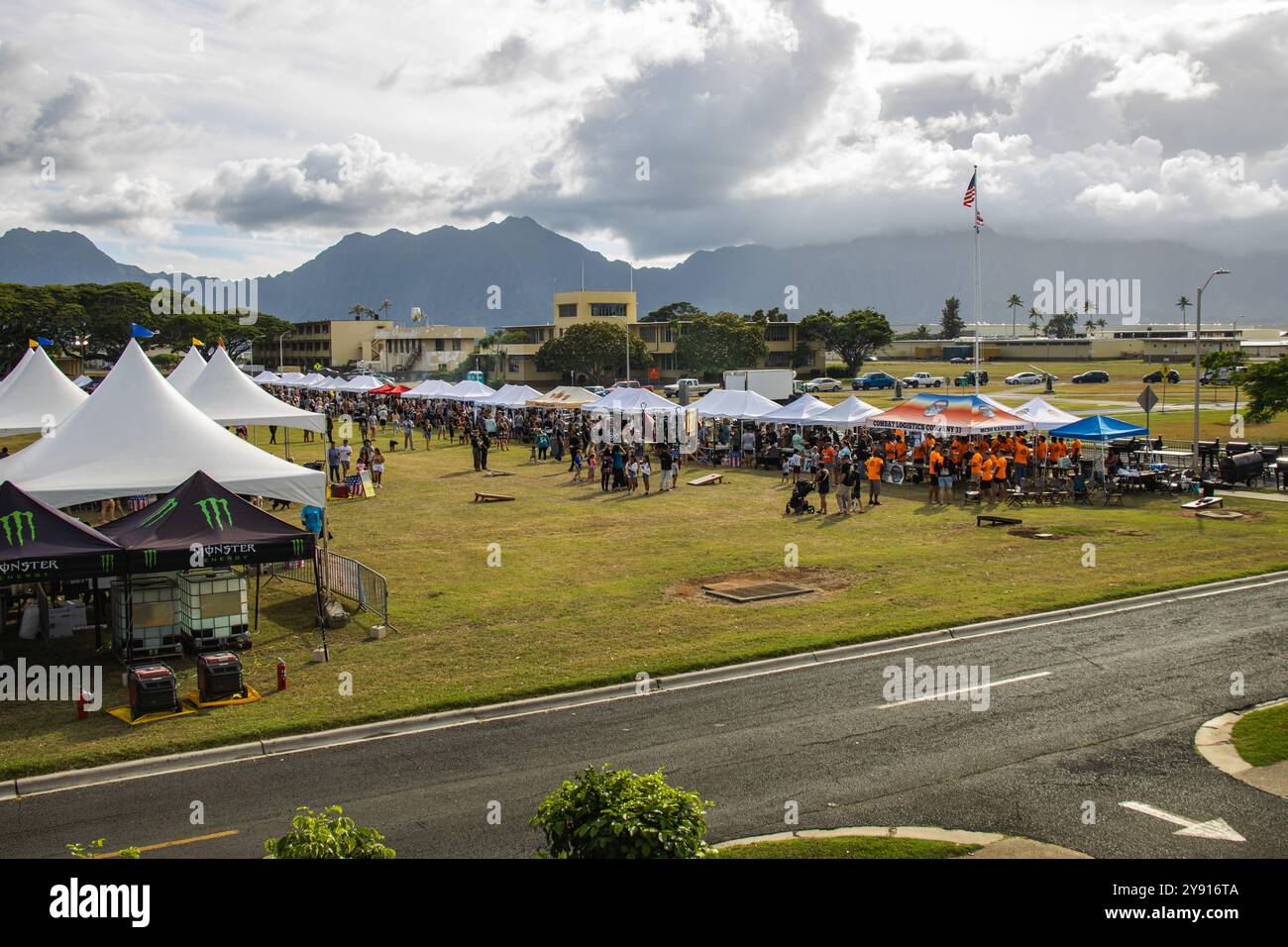 Les participants et les invités assistent au deuxième BBQ Bash annuel à Marine corps base Hawaii, le 20 septembre 2024. Les unités participantes ont participé à l'événement pour recueillir des fonds pour leur bal d'anniversaire du corps des Marines respectif, favorisant un sentiment de communauté et de camaraderie parmi les participants et les participants dans le processus. (Photo du corps des Marines des États-Unis par le caporal Carlos Daniel Chavez-Flores) Banque D'Images