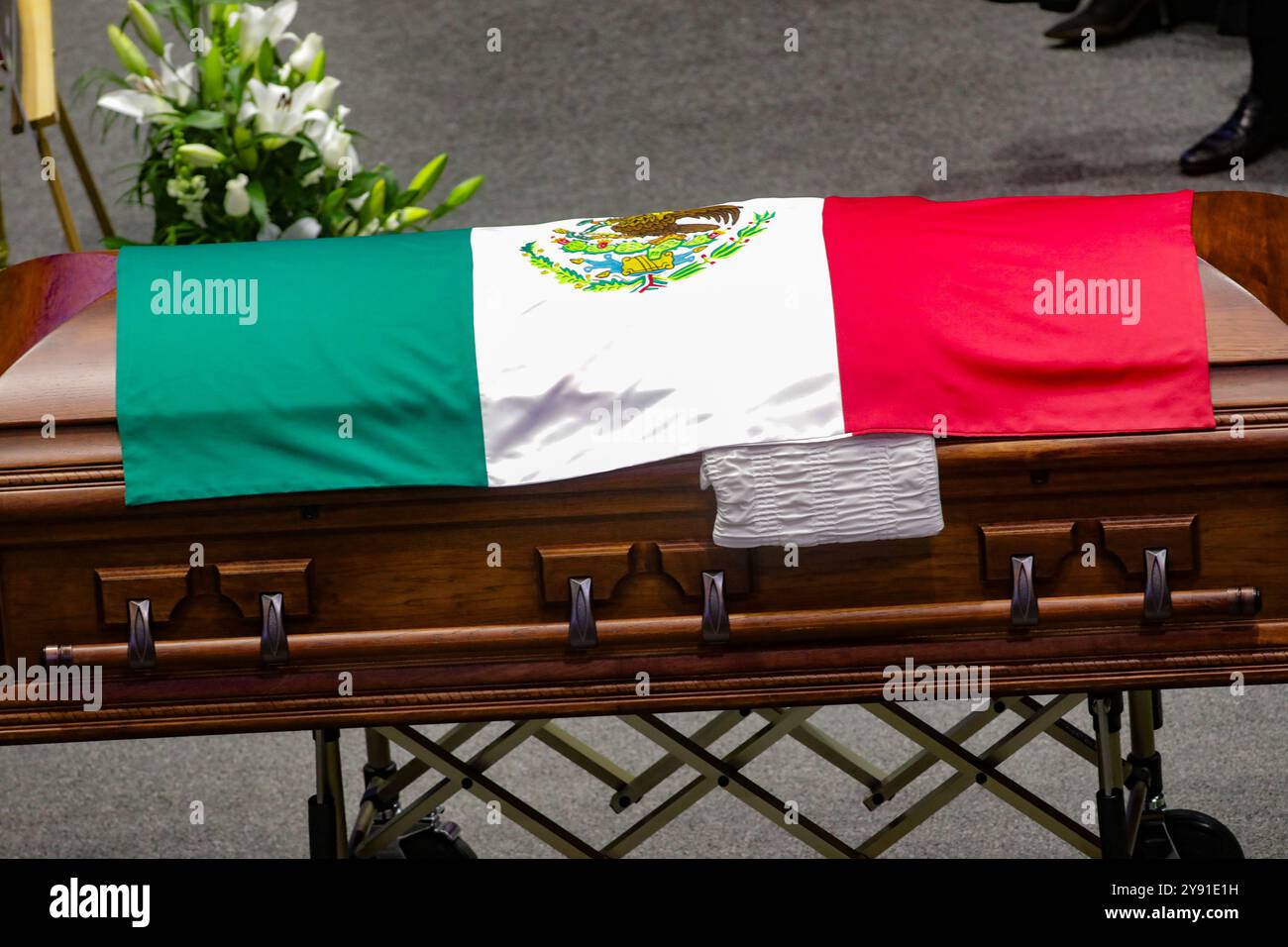 Mexico, Mexique. 07 octobre 2024. Le cercueil avec les cadavres d'Ifigenia Martínez est vu lors des funérailles posthumes en l'honneur d'Ifigenia Martínez, 99 ans, à la Chambre des députés. IFIGENIA Martínez était un homme politique mexicain, économiste, professeur et diplomate, membre du parti Morena. Le 7 octobre 2024 à Mexico, Mexique. (Photo de Ian Robles/ crédit : Eyepix Group/Alamy Live News Banque D'Images