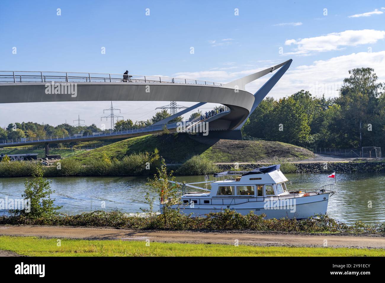 Nouveau pont sur le canal Rhin-Herne et l'Emscher, sautez sur l'Emscher, pont cycliste et piétonnier, long de 412 mètres, à l'Emscher Banque D'Images