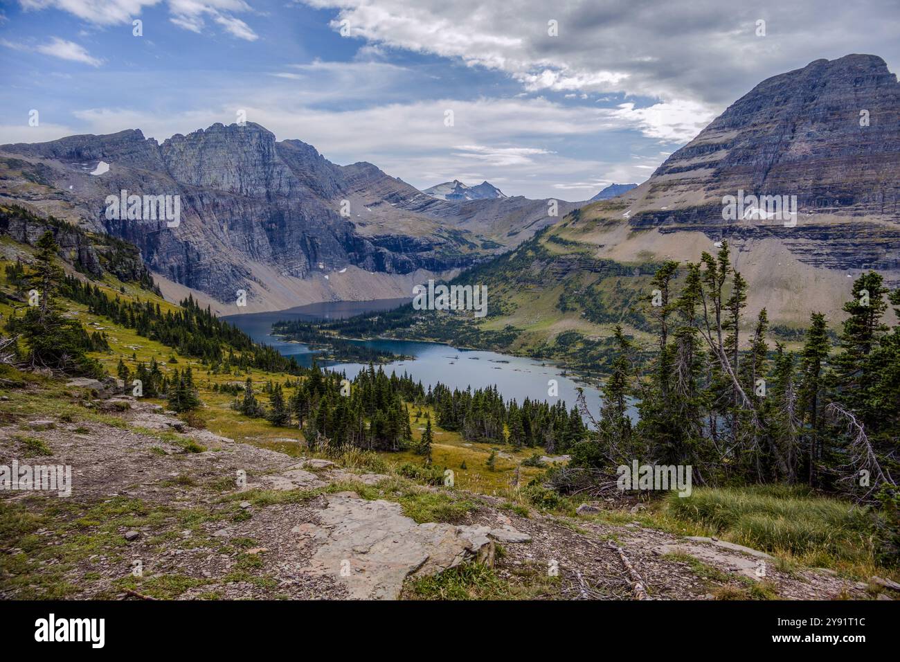 Hidden Lake et Bearhat Mountain au Glacier National Park, Montana en septembre Banque D'Images