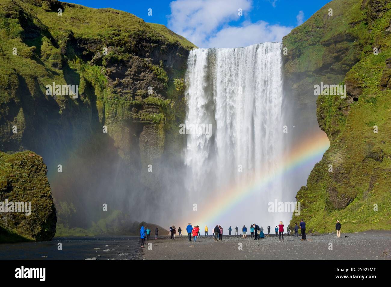 Cascade de Skógafoss sur la rivière Skógá dans le sud de l'Islande Banque D'Images