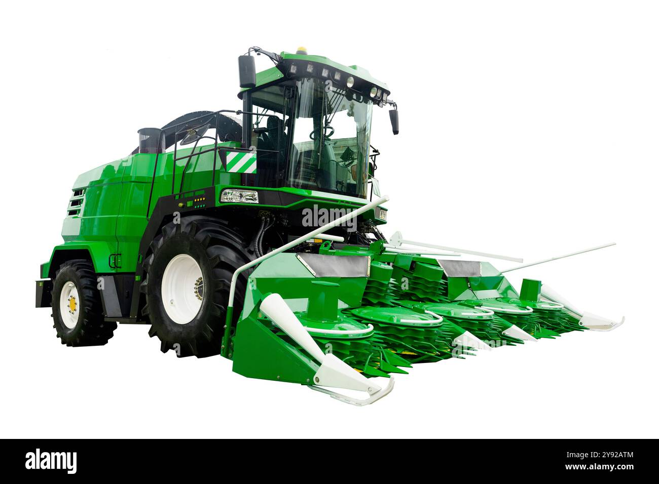 Moissonneuse-batteuse isoler le fond. Machine agricole agricole pour la récolte. Photo de haute qualité Banque D'Images