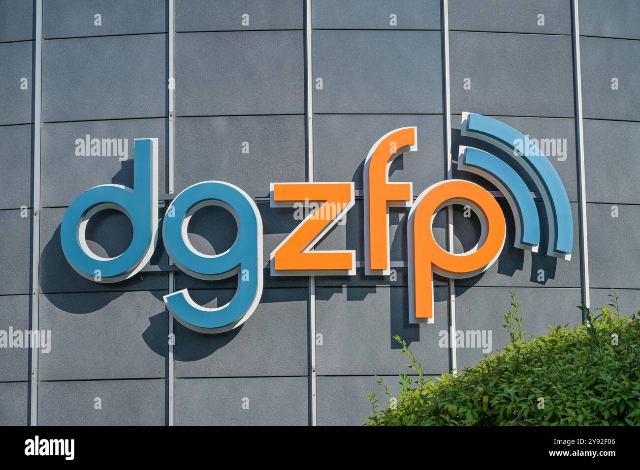 Deutsche Gesellschaft für Zerstörungsfreie Prüfung DGZfP, Max-Planck-Straße, Adlershof, Treptow-Köpenick, Berlin, Deutschland Banque D'Images