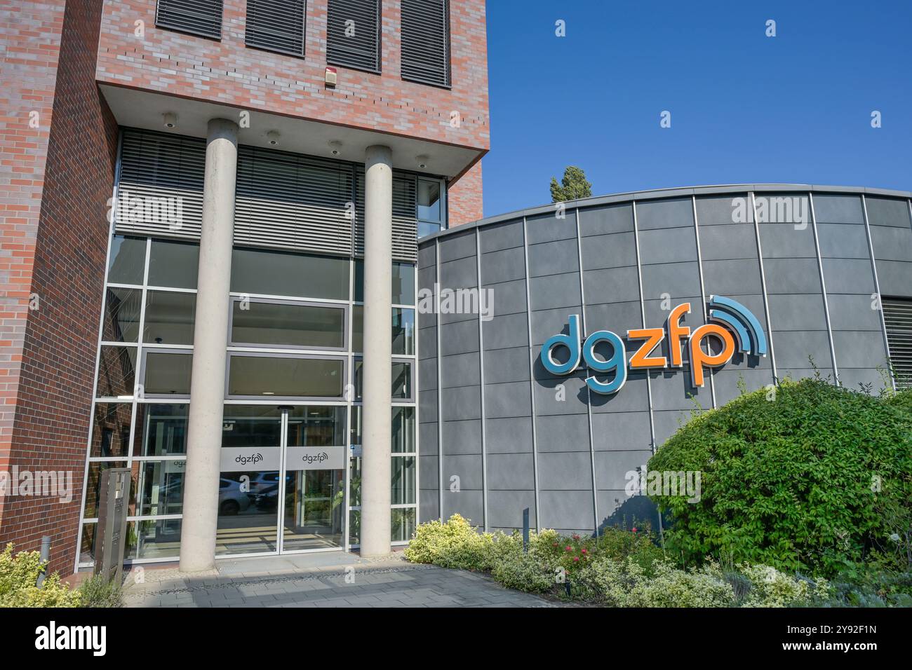 Deutsche Gesellschaft für Zerstörungsfreie Prüfung DGZfP, Max-Planck-Straße, Adlershof, Treptow-Köpenick, Berlin, Deutschland Banque D'Images