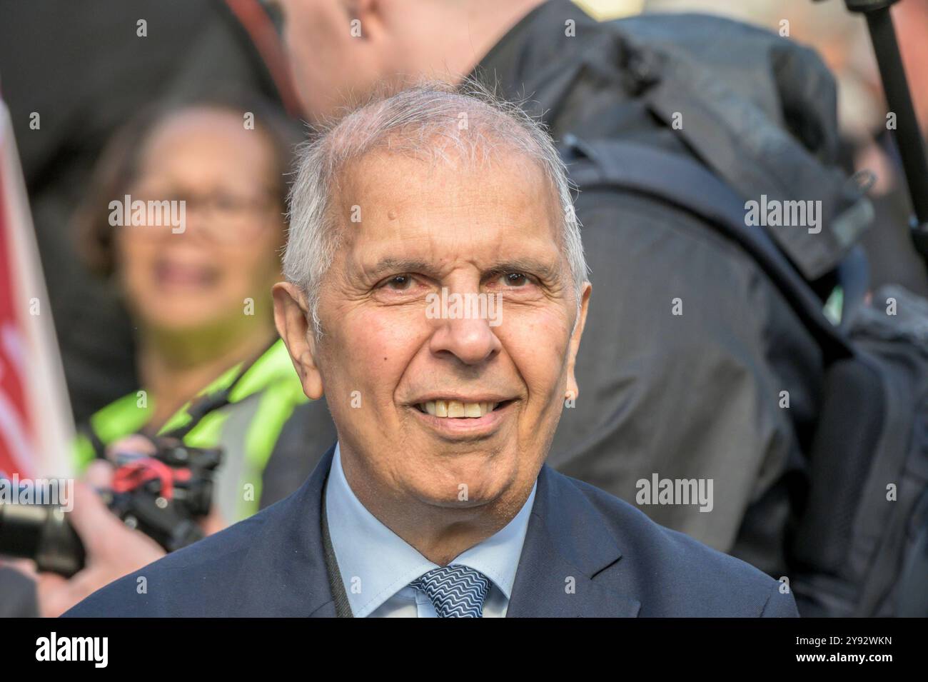 Prem Sikka, Baron Sikka - lors d'une manifestation contre le retrait de l'allocation de carburant d'hiver à Westminster le 7 octobre 2024. Comptable anglo-indien Banque D'Images