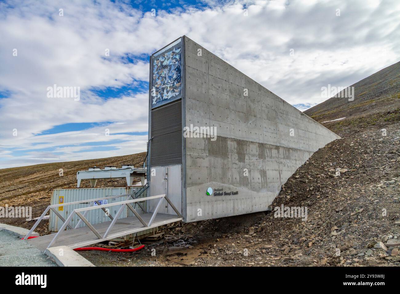 Le Global Seed Vault juste à l'extérieur de la ville de Longyearbyen sur l'île de Spitzberg dans le Svalbard, Norvège, Arctique, Europe Banque D'Images