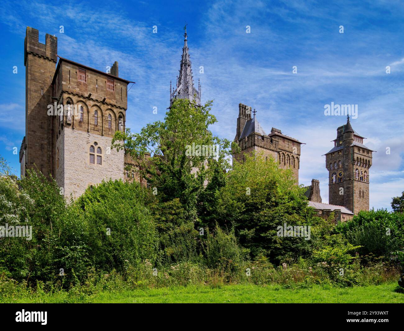 Château de Cardiff vu de Bute Park, Cardiff, pays de Galles, Royaume-Uni, Europe Banque D'Images