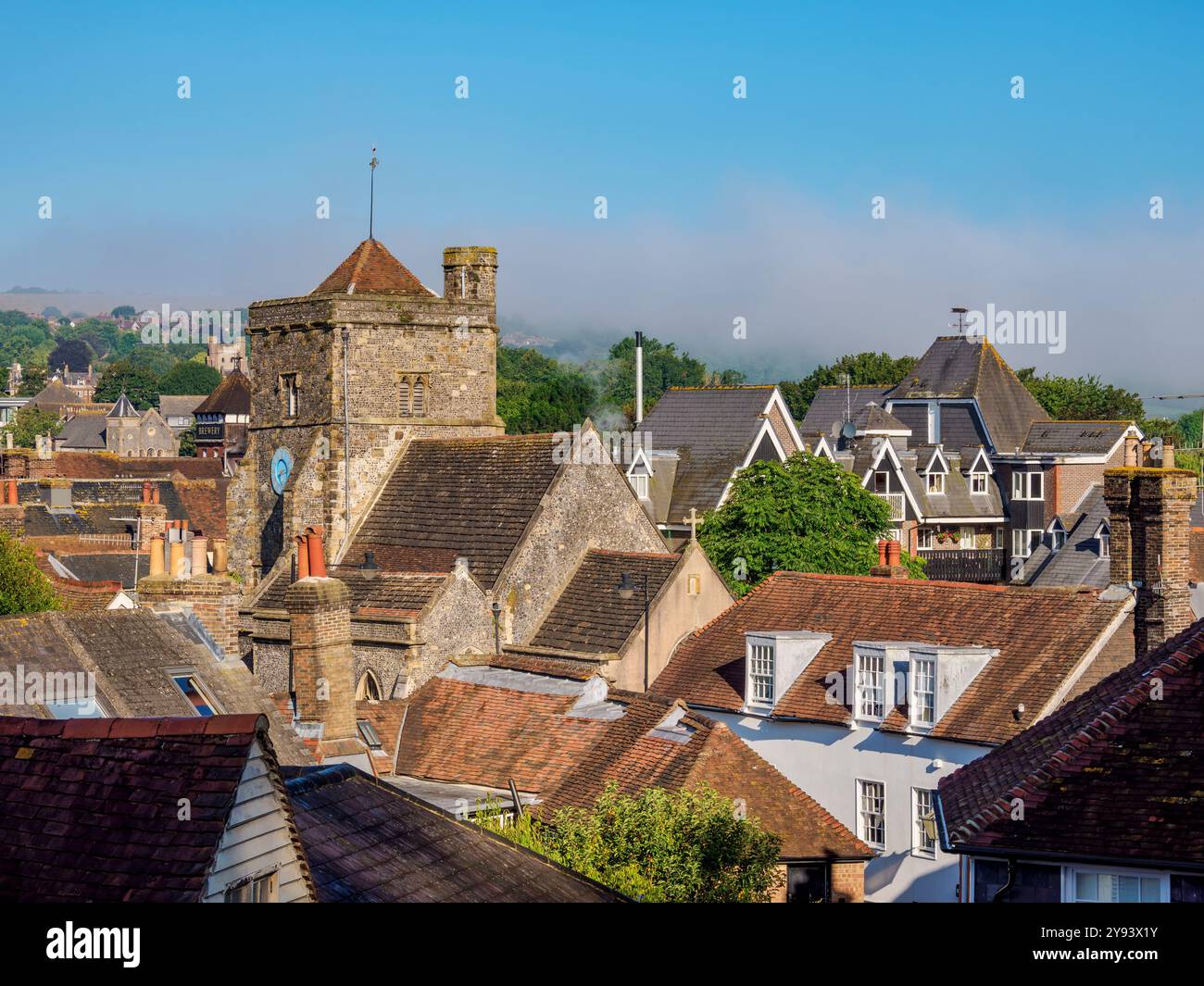 Vue vers : Thomas A Becket Church, Lewes, East Sussex, England, United Kingdom, Europe Banque D'Images