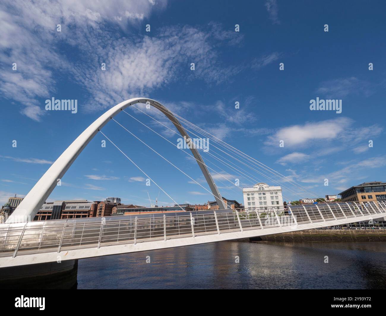 Millennium Bridge over the River Tyne, Gateshead, Newcastle upon Tyne, Tyne and Wear, Angleterre, Royaume-Uni, Europe Banque D'Images