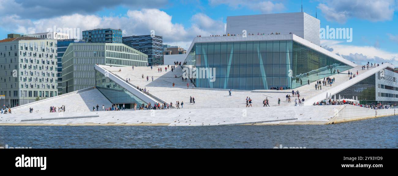 Vue de l'Opéra d'Oslo par jour ensoleillé, Oslo, Norvège, Scandinavie, Europe Banque D'Images