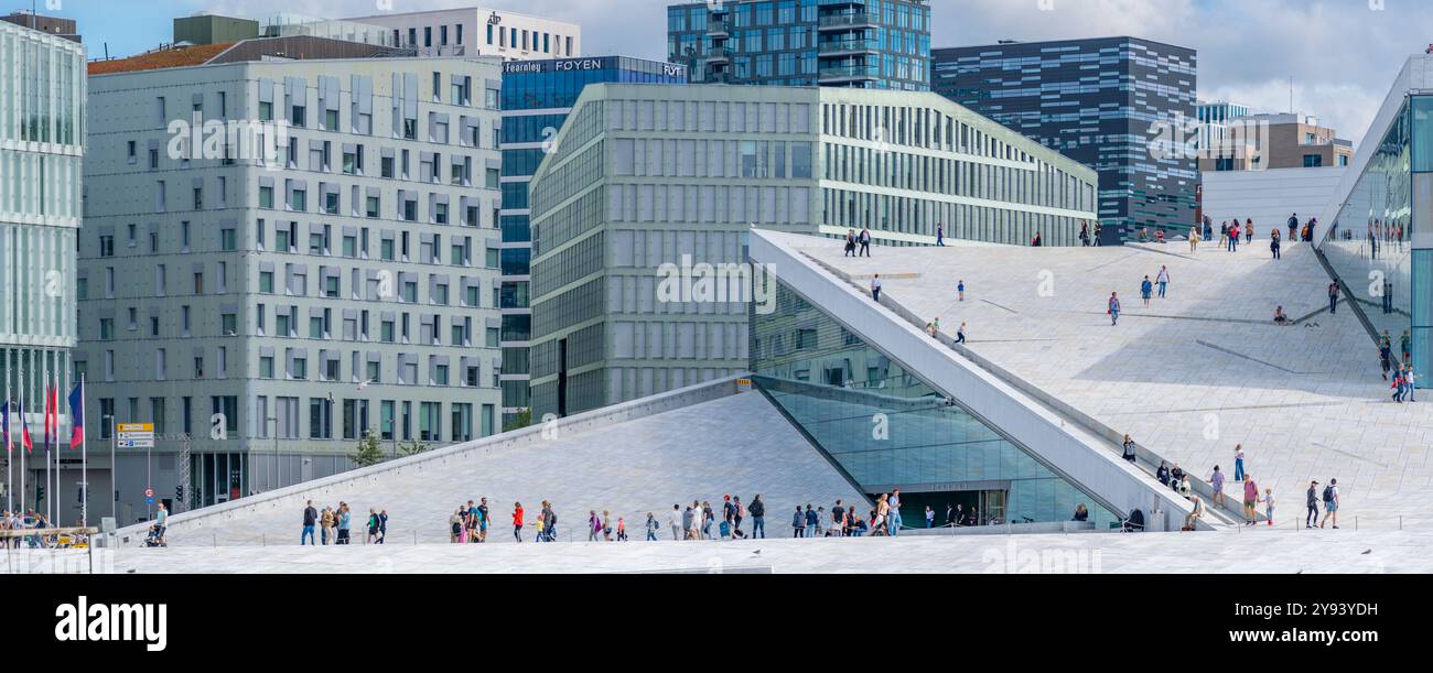 Vue de l'Opéra d'Oslo par jour ensoleillé, Oslo, Norvège, Scandinavie, Europe Banque D'Images