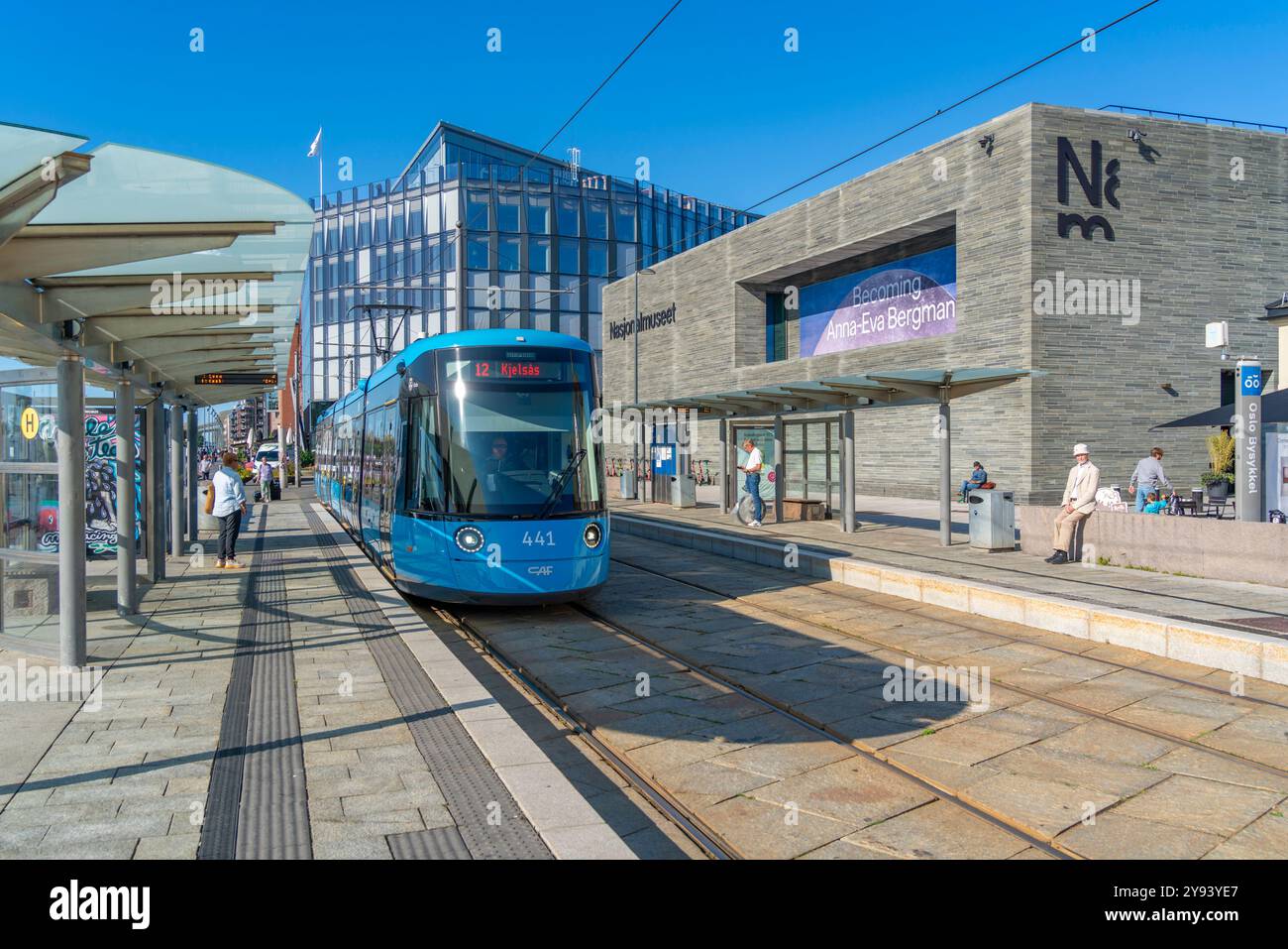 Vue sur le tramway de la ville et le Musée National, Oslo, Norvège, Scandinavie, Europe Banque D'Images