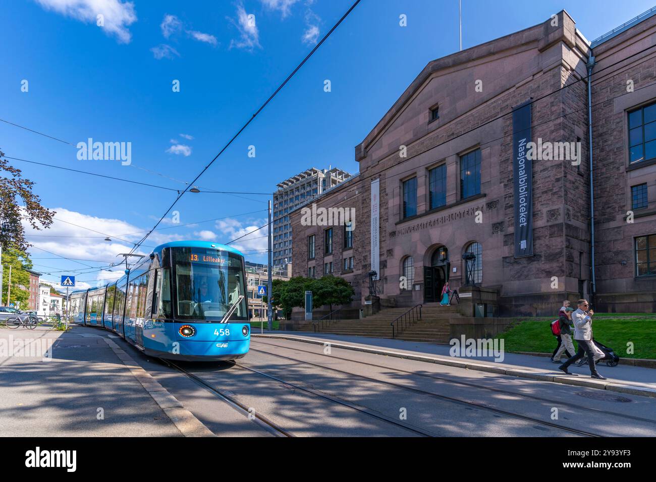 Vue de la Bibliothèque nationale de Norvège et tramway urbain, Aker Brygge, Oslo, Norvège, Scandinavie, Europe Banque D'Images