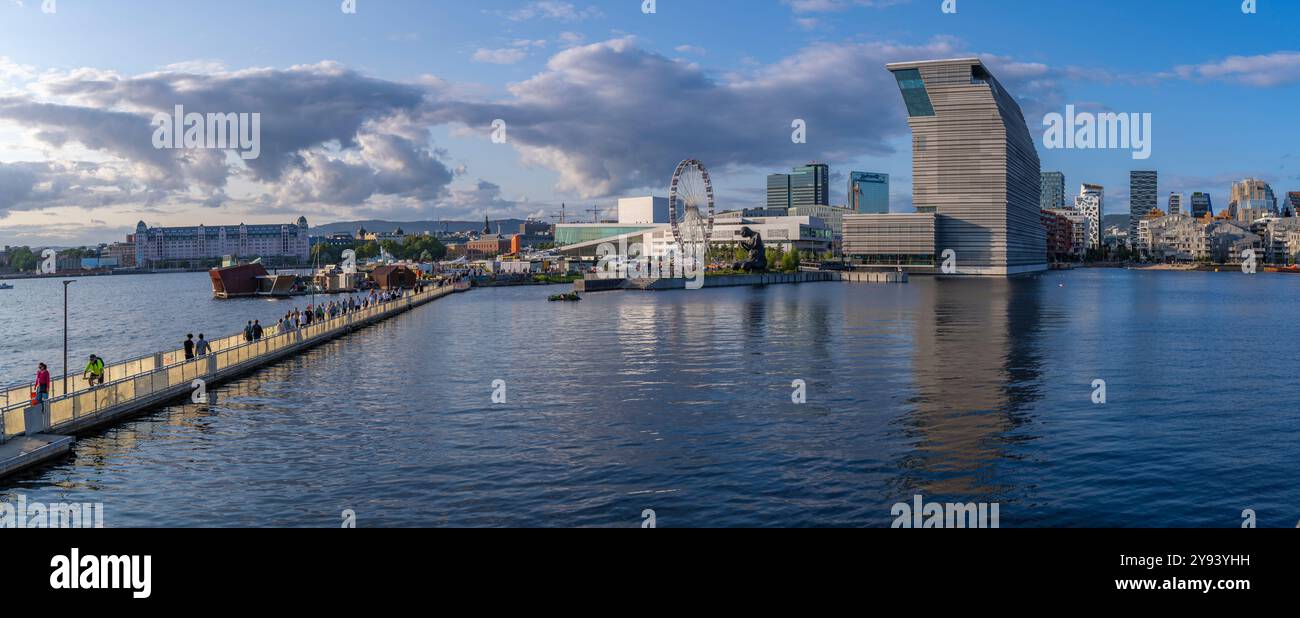 Vue sur le musée Munch et les gratte-ciel de la ville par une journée ensoleillée, Oslo, Norvège, Scandinavie, Europe Banque D'Images