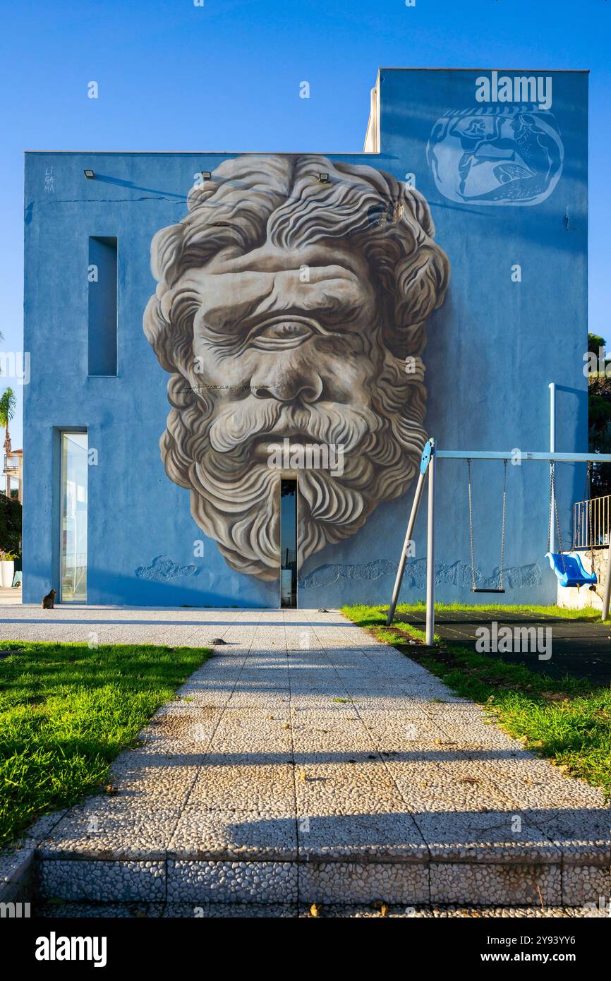 Peintures murales, Polyphemus, un cyclope, Acit Tezza, Catane, Sicile, Italie, Méditerranée, Europe Banque D'Images