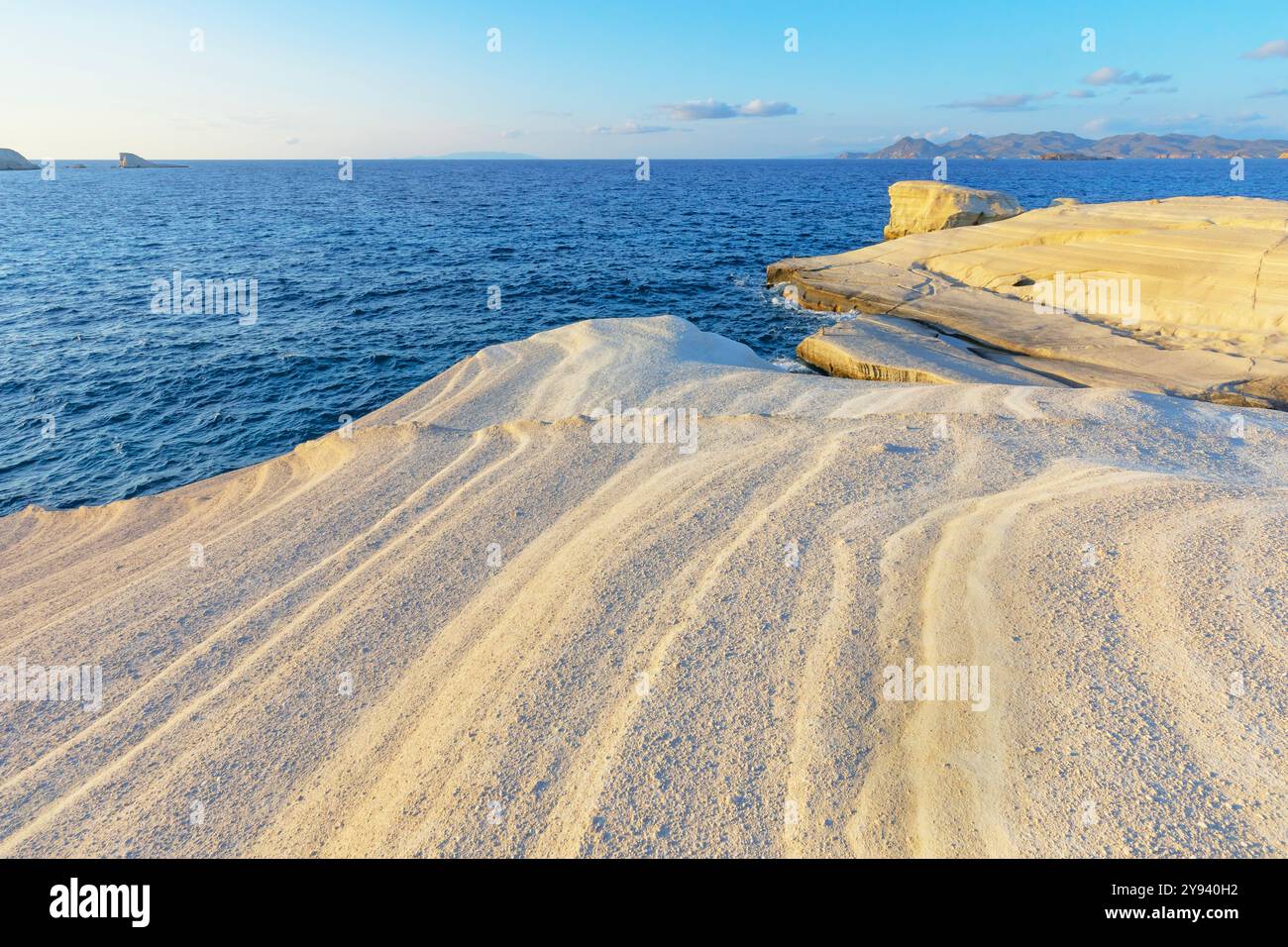 Formations rocheuses, Sarakiniko, île de Milos, îles Cyclades, îles grecques, Grèce, Europe Banque D'Images