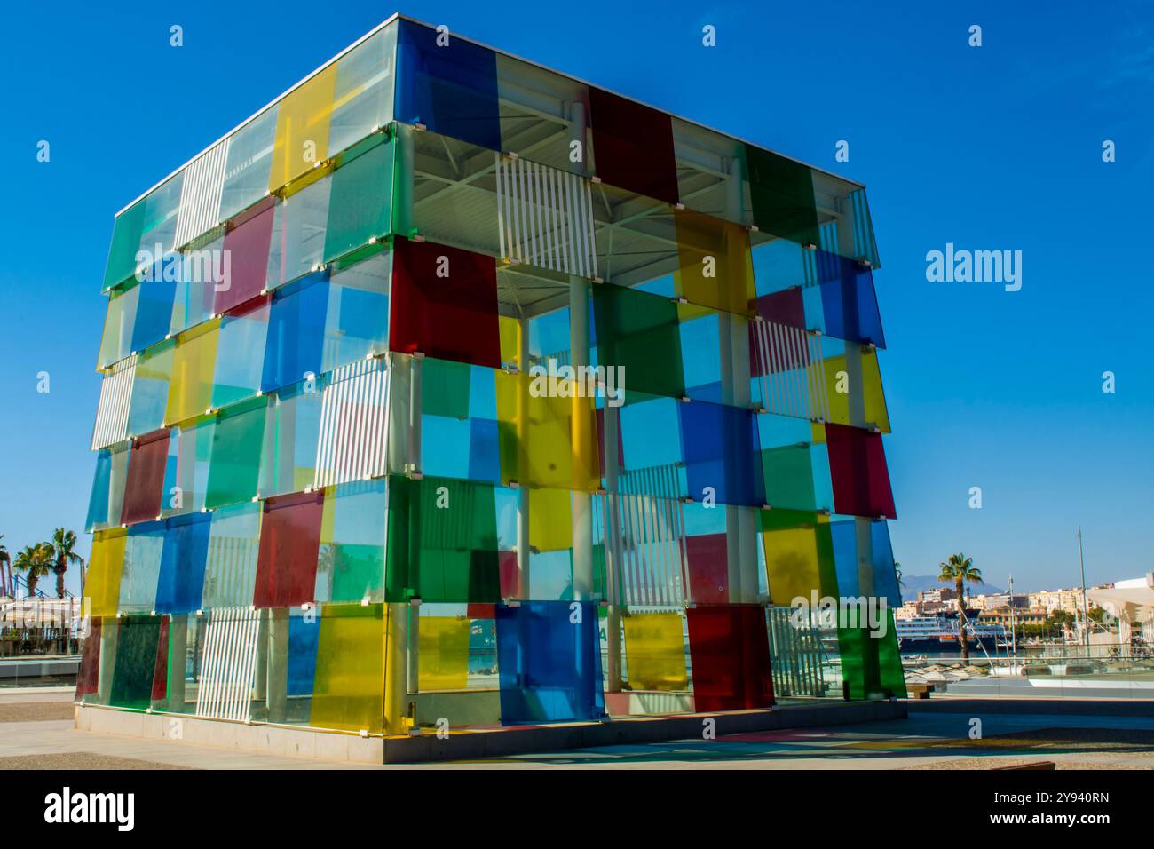 Grand cube de verre au Centre Pompidou du port, Malaga, Costa del sol, Andalousie, Espagne, Europe Banque D'Images