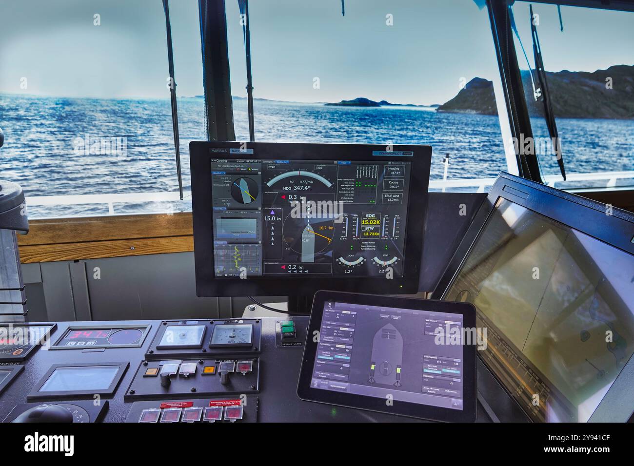 Mer de Norvège , 12 septembre, 2024 instruments et aides à la navigation sur le pont du Kong Harald, bateau de croisière Banque D'Images