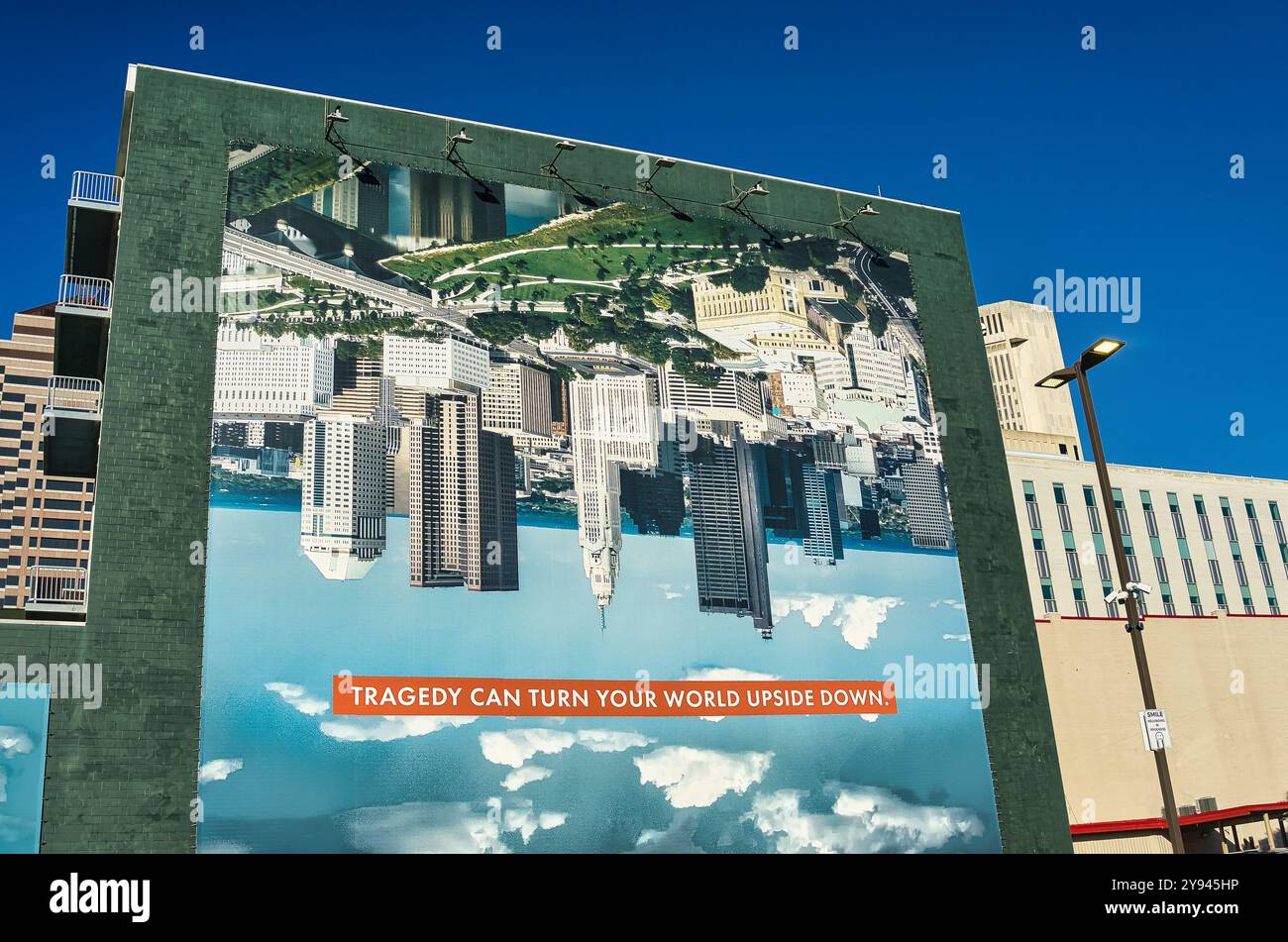 Panneau d'affichage unique pour un cabinet d'avocats dans le centre-ville de Columbus Ohio. La tragédie peut bouleverser votre monde. Banque D'Images