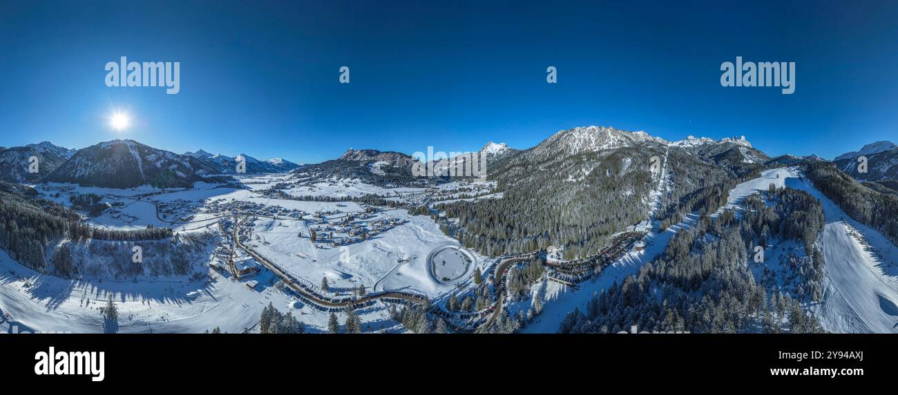 Vue sur la région de Grän et le domaine skiable de Füssener Jöchle en hiver Banque D'Images