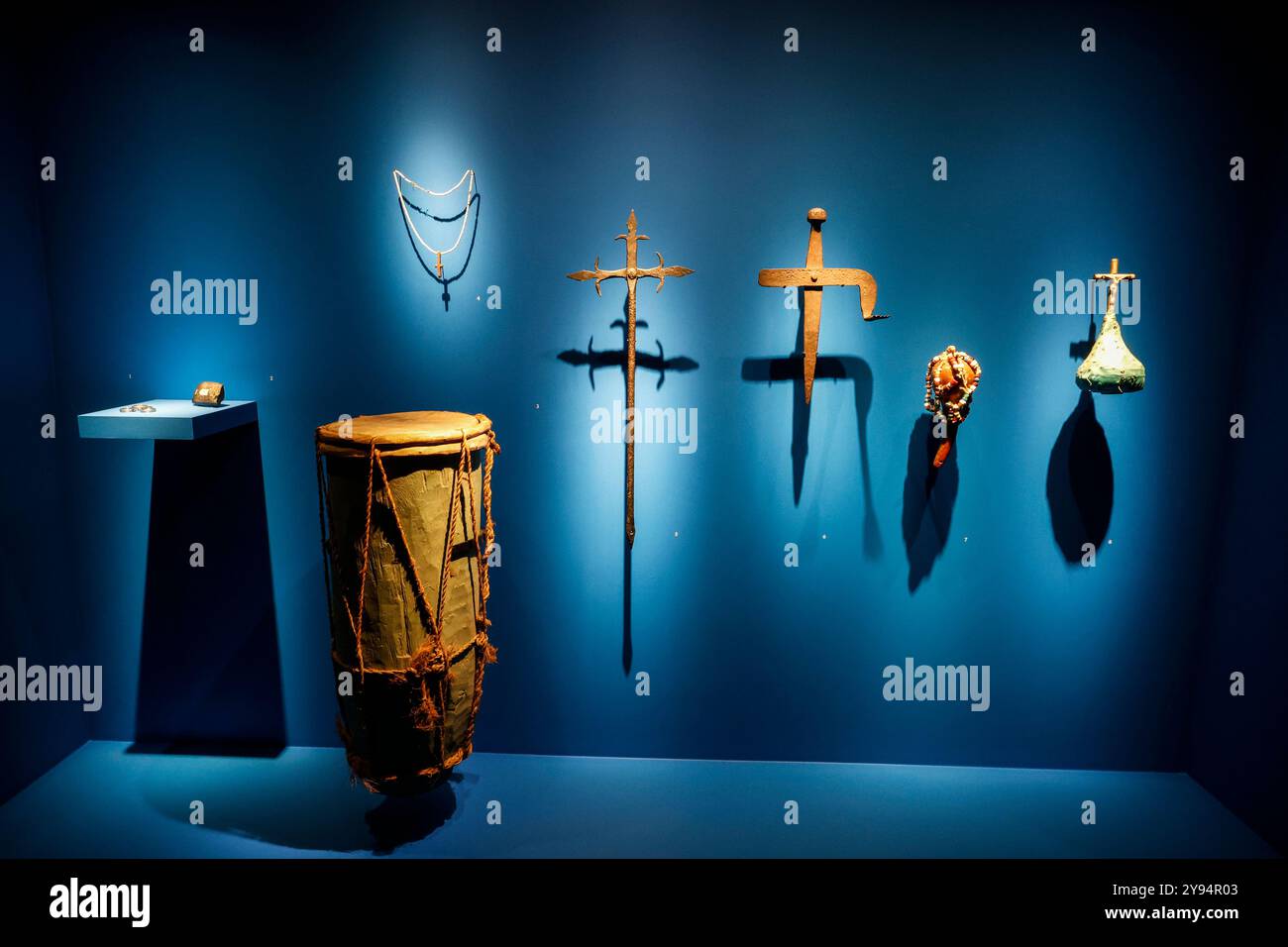 EXPOSITION ZOMBIES LA MORT N'EST PAS LA FIN ? MUSÉE DU QUAI BRANLY PARIS Banque D'Images