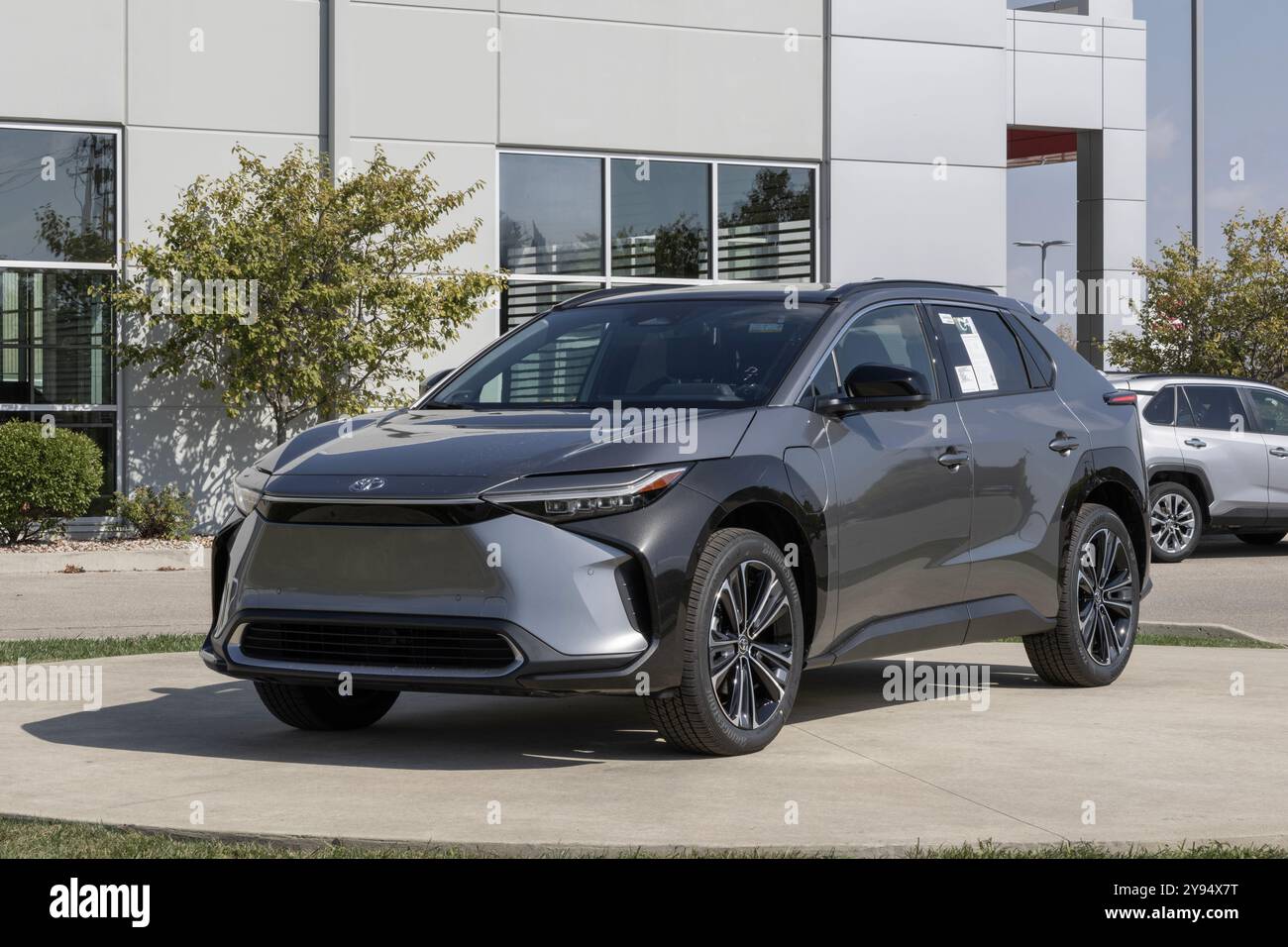 Noblesville - 6 octobre 2024 : Toyota bZ4X tout-électrique Sport Utility. Toyota propose le bZ4X avec une autonomie allant jusqu'à 252 miles. MY:2024 Banque D'Images