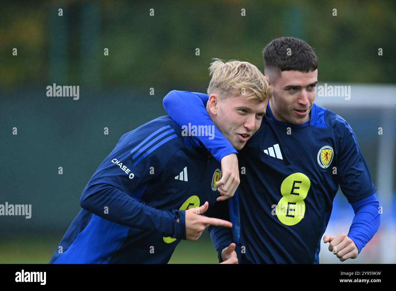 Oriam Sports Centre Édimbourg. Écosse, Royaume-Uni. 8 octobre 24. Qualifications contre la Belgique et le Kazakhstan. Josh Doig US Sassuolo Calcio & Max Johnston Sturm Graz crédit : eric mccowat/Alamy Live News Banque D'Images