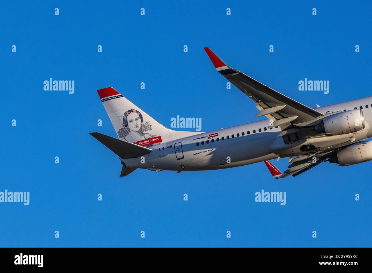 Boeing 737 MAX norvégien à Takinf de l'aéroport d'Helsinki Banque D'Images