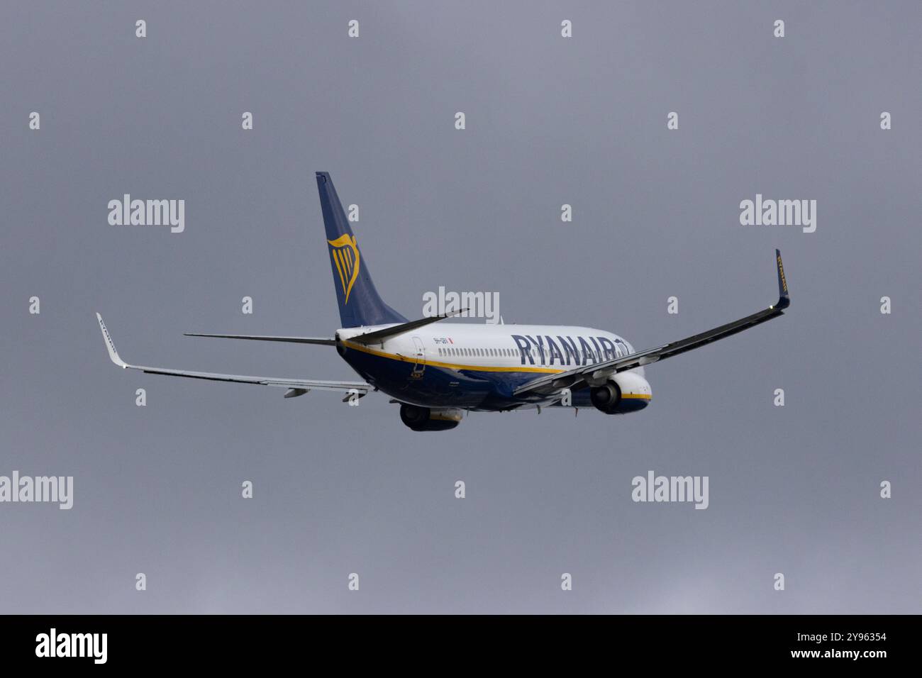 Ryan Air Boeing 737 décollant de l'aéroport d'Helsinki Banque D'Images