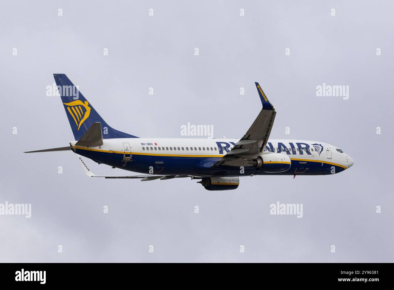 Ryan Air Boeing 737 décollant de l'aéroport d'Helsinki Banque D'Images