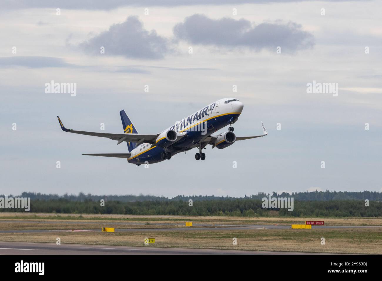 Ryan Air Boeing 737 décollant de l'aéroport d'Helsinki Banque D'Images