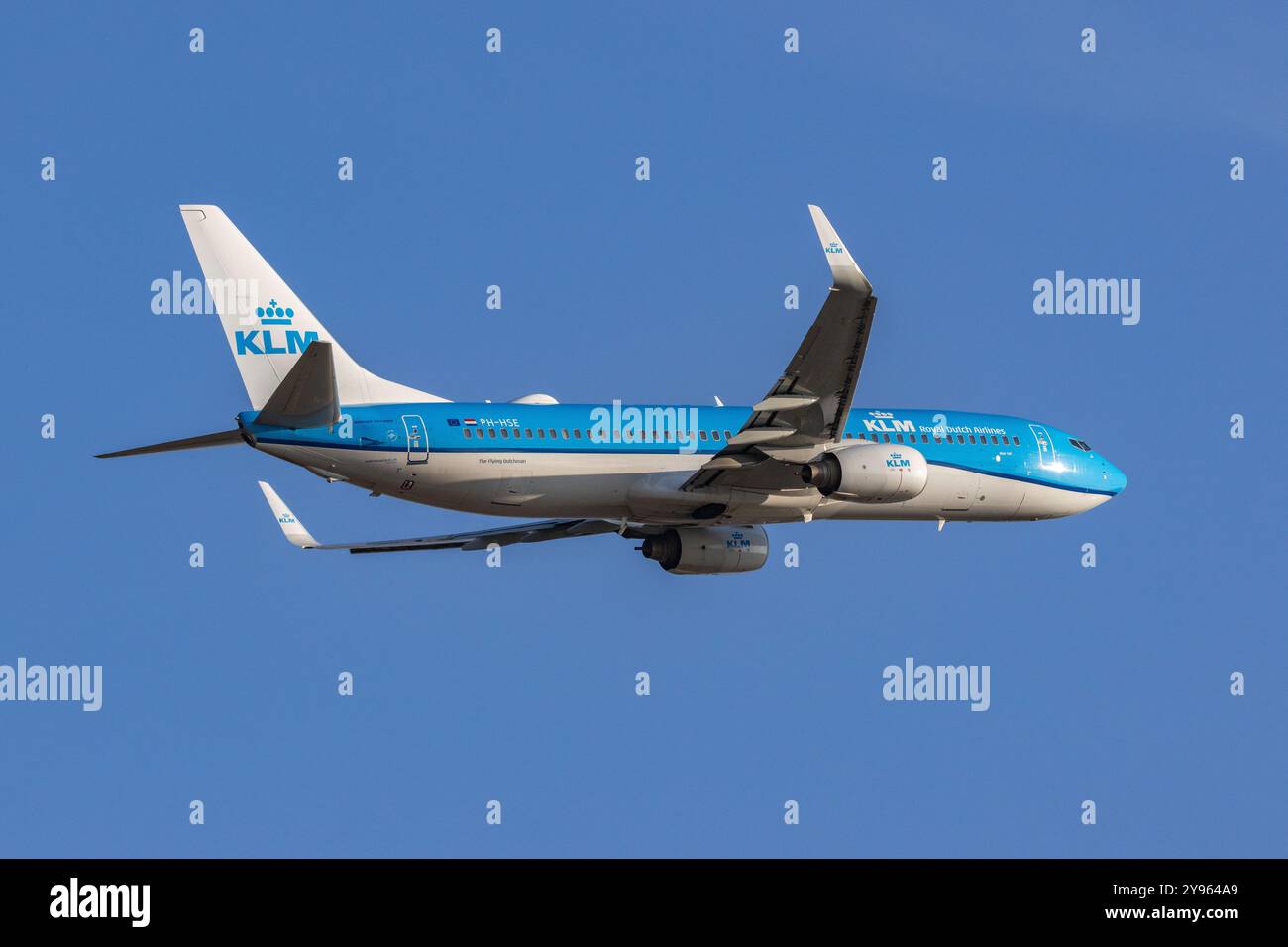Un Boeing 737 de KLM Dutch Airlines décollant de l'aéroport d'Helsinki Banque D'Images