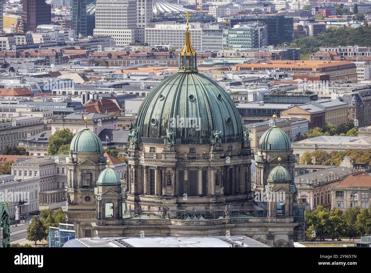 Cathédrale de Berlin, bâtiments préfabriqués à Berlin-est. Vue depuis le point panoramique Kollhoff-Tower à Potsdamer Platz, vue sur la ville. Berlin, Allemagne, Banque D'Images