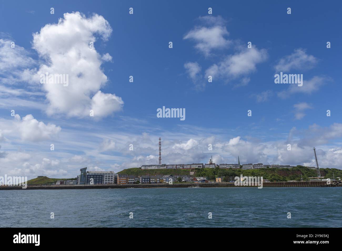 Vue du sud-est à Unterland et Oberland, île offshore Helgoland, atoll Ocean Resort Hôtel, tour de radio, mer du Nord, quartier Pinneberg, Schle Banque D'Images