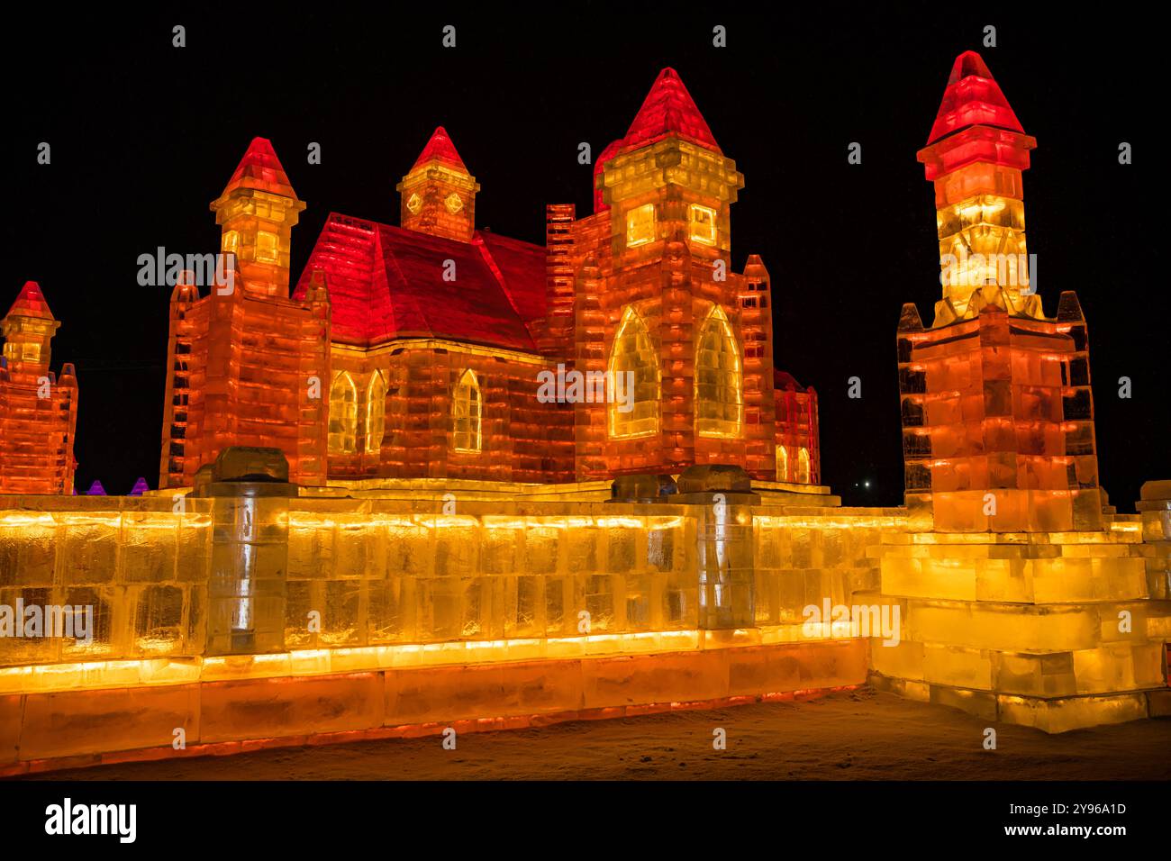 1 janvier 2022, HARBIN, CHINE. Le festival international de sculpture sur glace et neige de Harbin est un festival annuel d'hiver qui a lieu à Harbin. C'est Th Banque D'Images